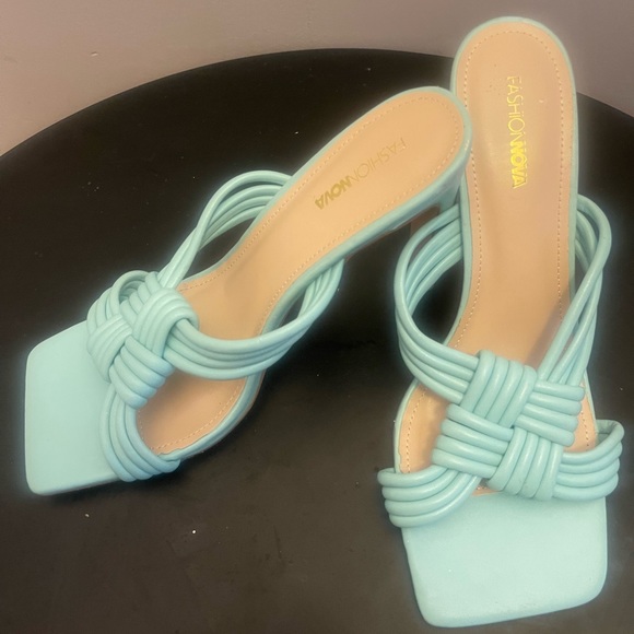 Mint green sandals/heels - Picture 2 of 3